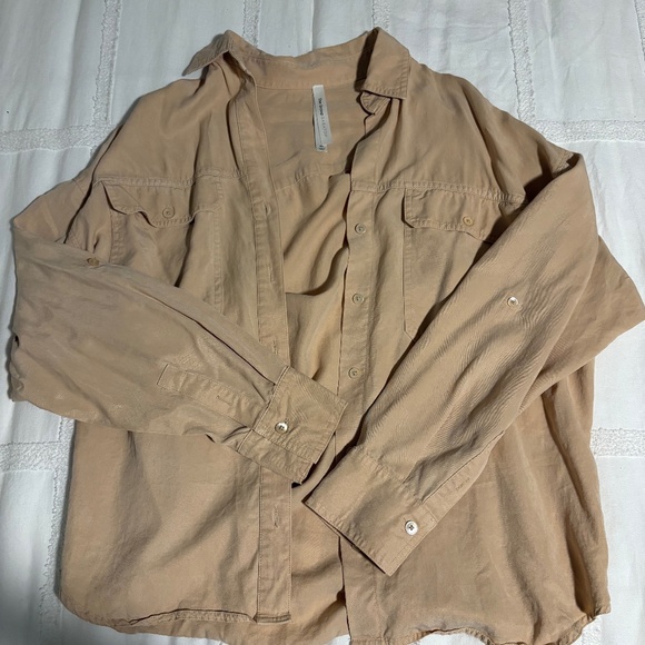 Aritzia Babaton Button-Up Shirt – XS (Lightly Worn) - Picture 1 of 3